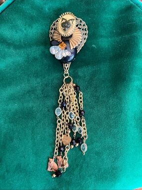 Vintage Katrina Siamese Cat Tassel Pendant Brooch pin– Dangle cat charms Meow!